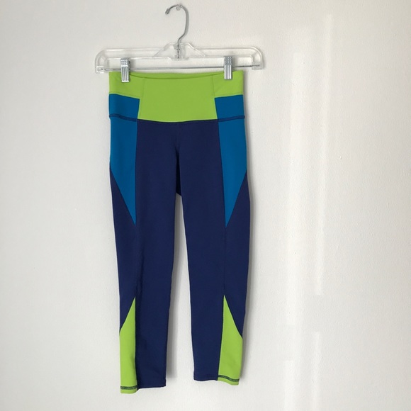 Athleta Pants - Athleta Tricolor Exercise Capri Leggings Size XXS